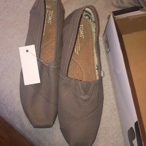 toms brand new women